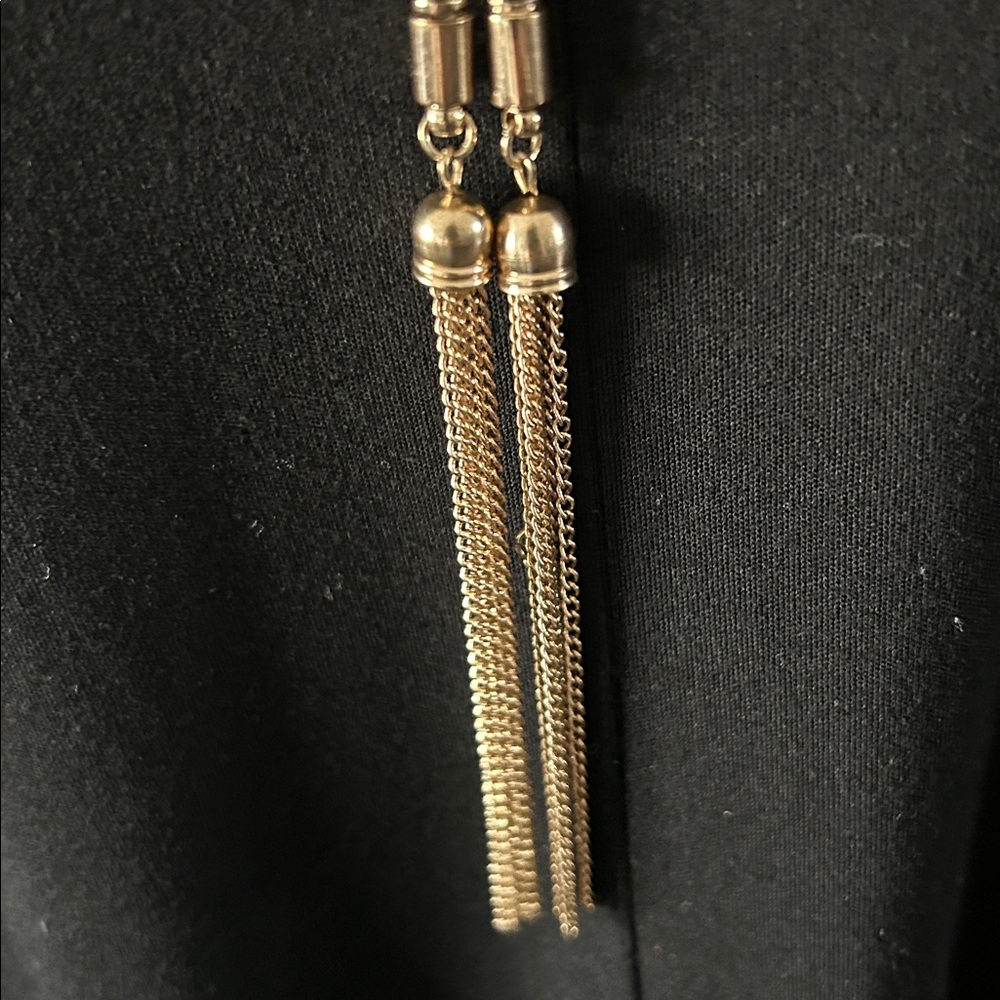 Chic Gold Knot & Tassel Necklace - Picture 5 of 6